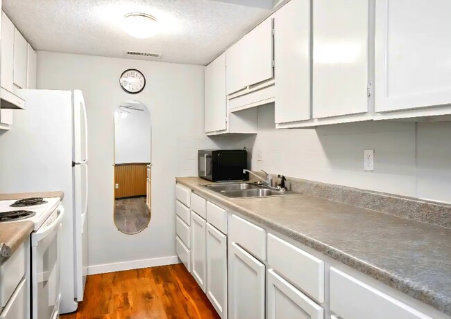 Building Photo - 3032 SW Lydia Ave