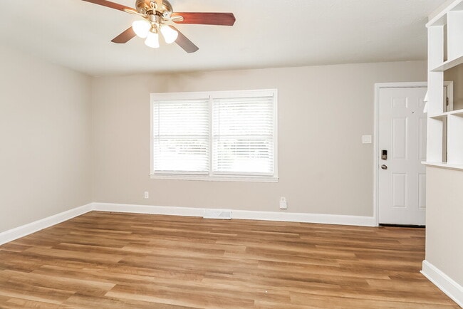 Foto del edificio - 2812 Denview Ln
