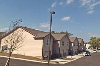 Building Photo - 1126 Country Club Ln