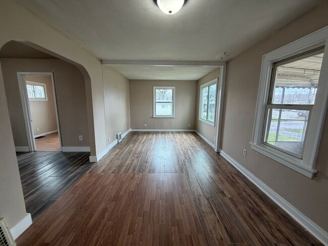 Building Photo - Charming 3-Bedroom Home with First-Floor Bedroom & Large Yard - PET FRIENDLY