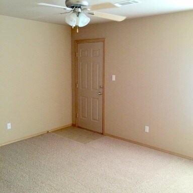 Building Photo - 121 Walnut Grove