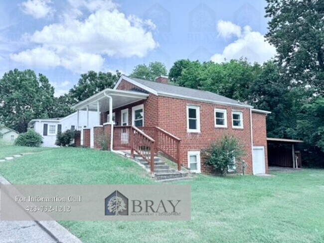 Foto del edificio - Cozy Brick Home with Huge Garage – Great K...