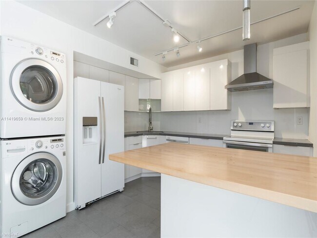 Foto del edificio - 3 br, 2 bath House - 10224 SW 77th Ct