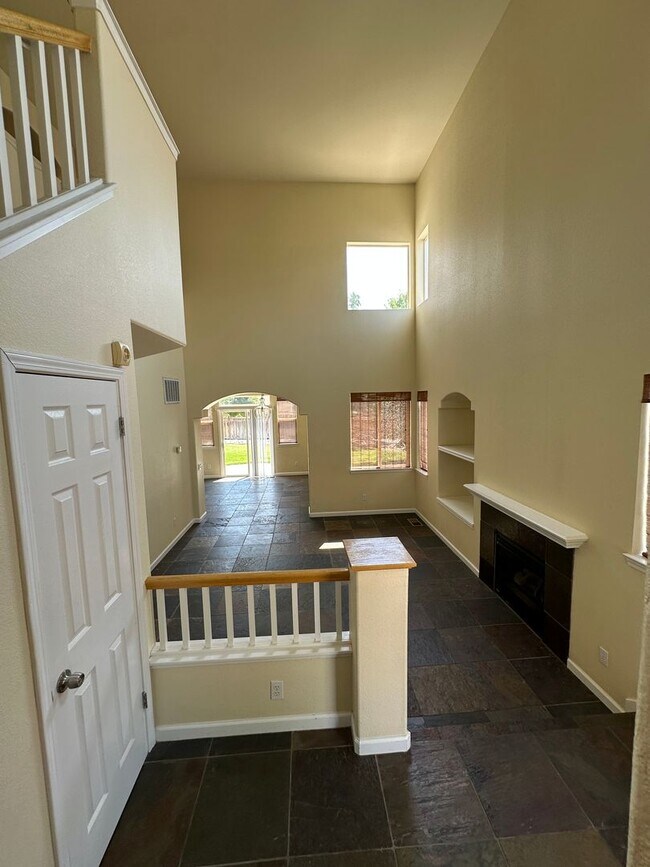 Foto del edificio - Beautiful 3 bedroom, 2.5 bath two story home