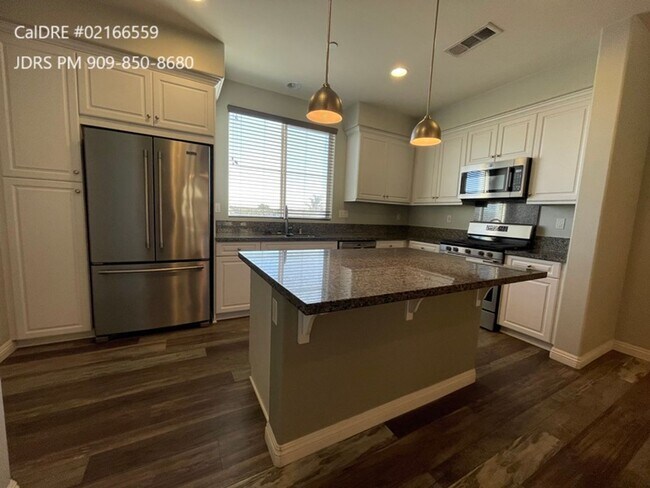Foto del edificio - PRICE LOWERED! Mira Loma 3 Bedroom Home