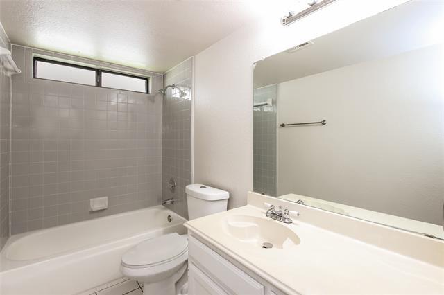 Foto del edificio - 9214 Chimneywood Dr