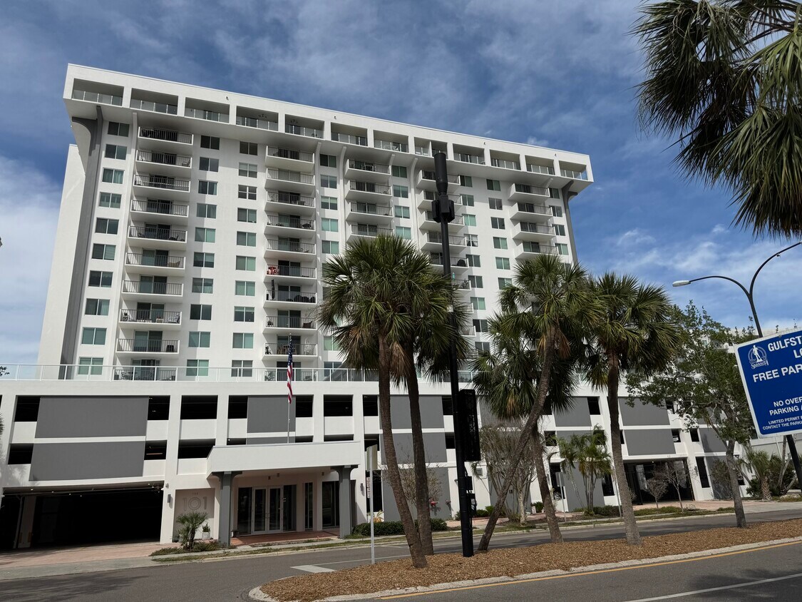 Primary Photo - 101 S Gulfstream Ave