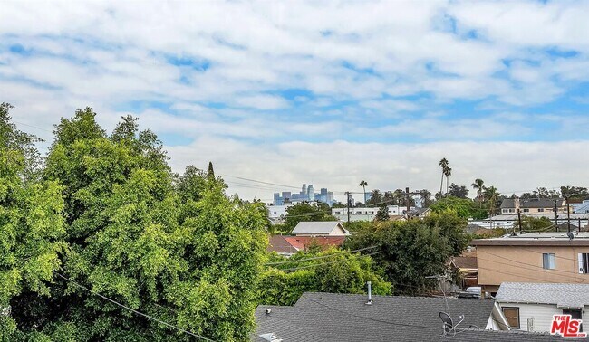 Building Photo - 4701 Saturn St