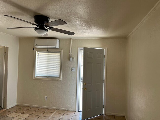 Foto del edificio - 524 N Mesquite St