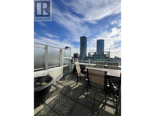 Photo du bâtiment - 1288 W Georgia St