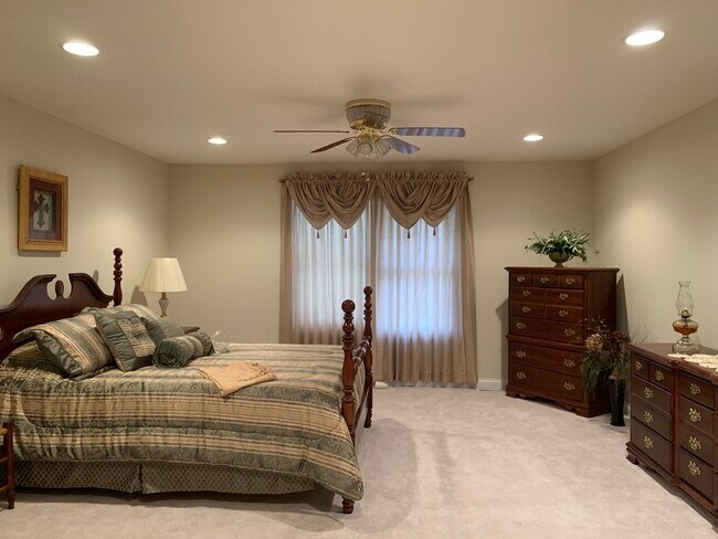Master - 213 Hunter Ln