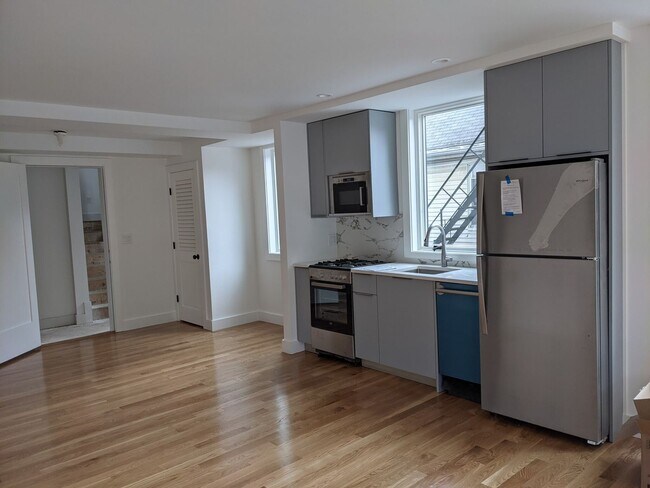 Building Photo - Awesome Studio in Brookline.... SEPT 1ST MOVE