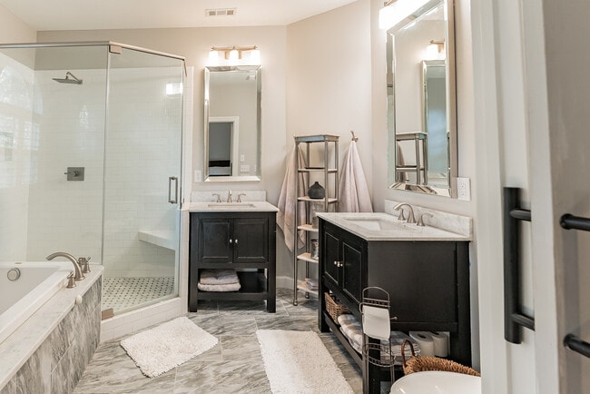 master bathroom - 706 Perching Ct