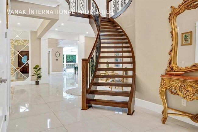 Building Photo - Discover your dream home in West Maple Ridge