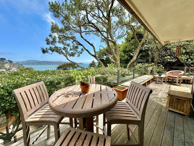 Foto del edificio - Stunning Sausalito Retreat with Bay Views ...