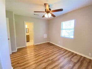 Building Photo - 410 Woolworth St