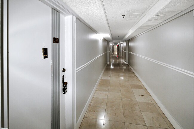 Foto del edificio - 16919 N Bay Rd