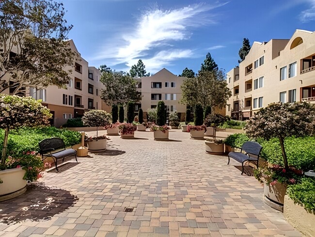 Building Photo - 3550 Lebon Dr