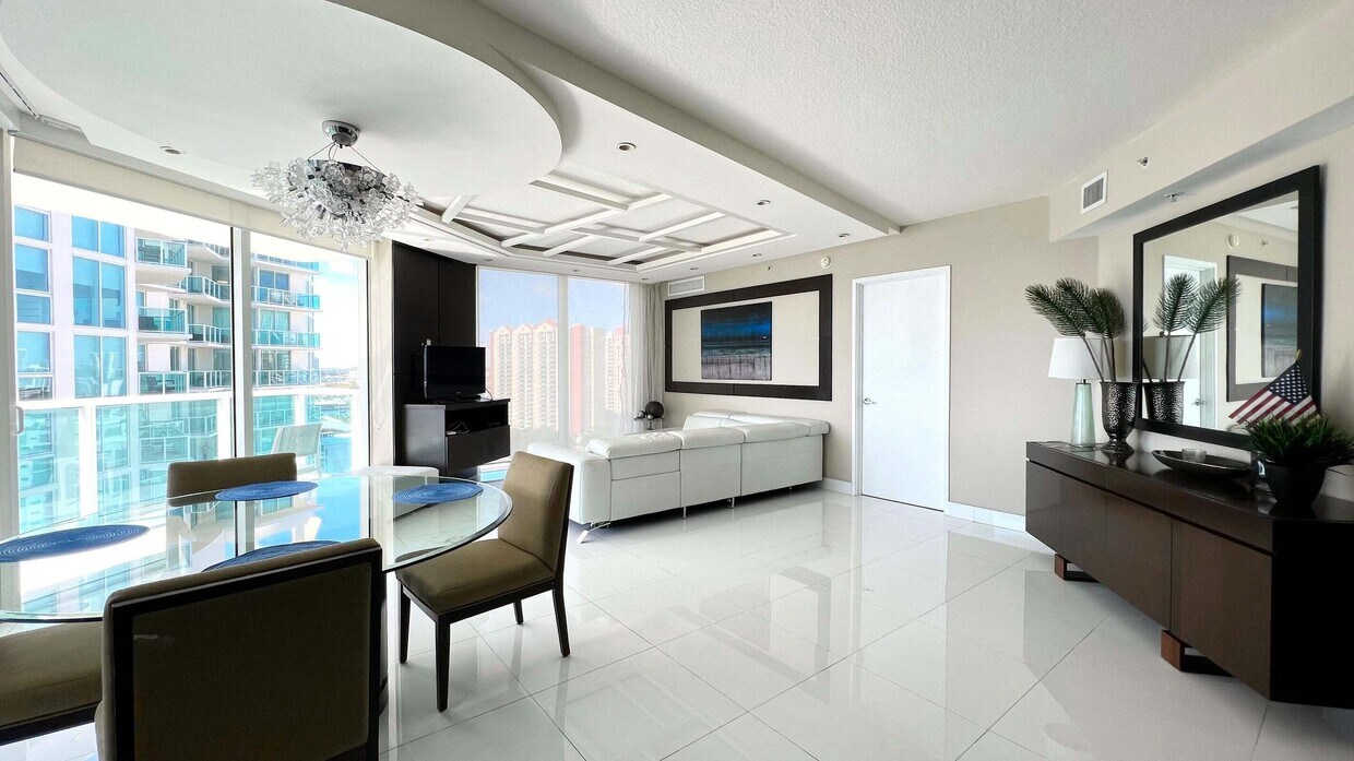 Foto principal - 200 Sunny Isles Blvd