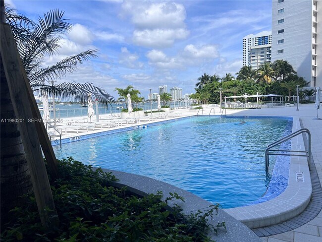 Foto del edificio - 1000 West Ave