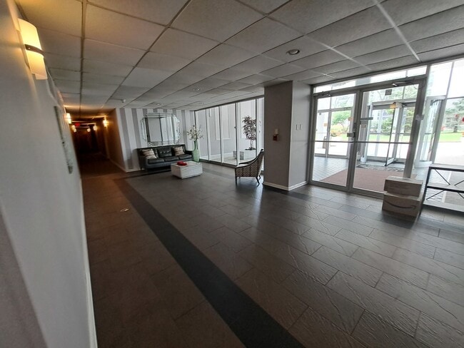 Building Photo - 9009 W Golf Rd