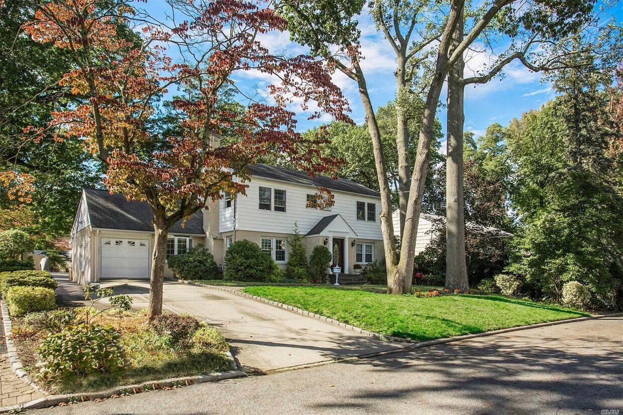 23 Johnstone Rd, Great Neck, NY 11021 House Rental in Great Neck, NY