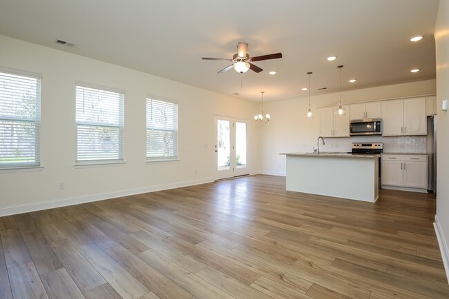 Building Photo - 1128 River Road