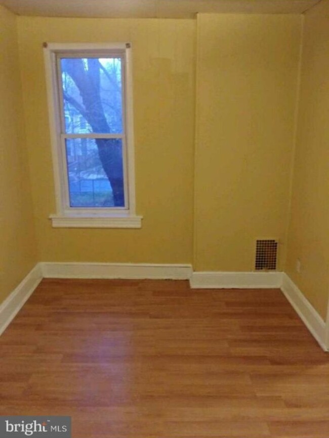 Building Photo - 556 Edgewood Ave