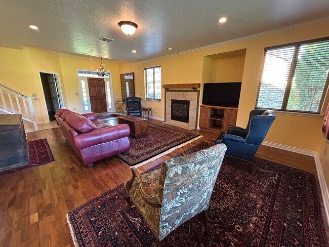 Foto del edificio - Gorgeous 4 Bedroom in Desirable East Missoula!