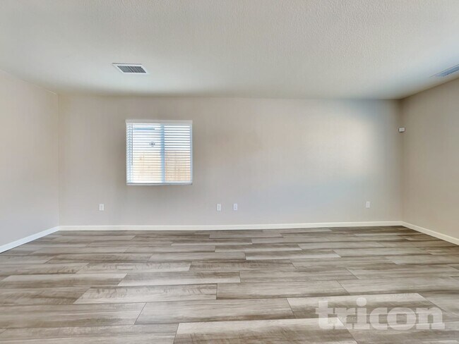 Foto del edificio - 8941 Elk Ravine Dr