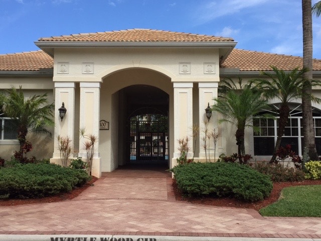 Building Photo - 2309 Myrtlewood Cir E