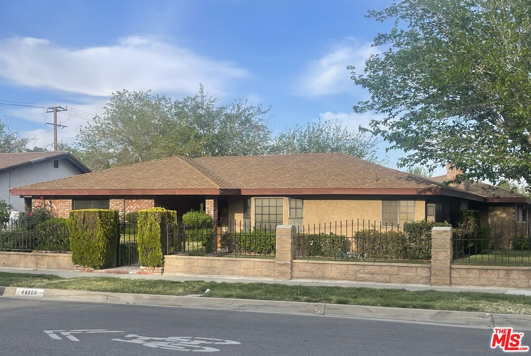 Foto principal - 44808 12th St W