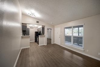 living room-a1-1br1ba-vatsoco-002.jpg - V at SoCo
