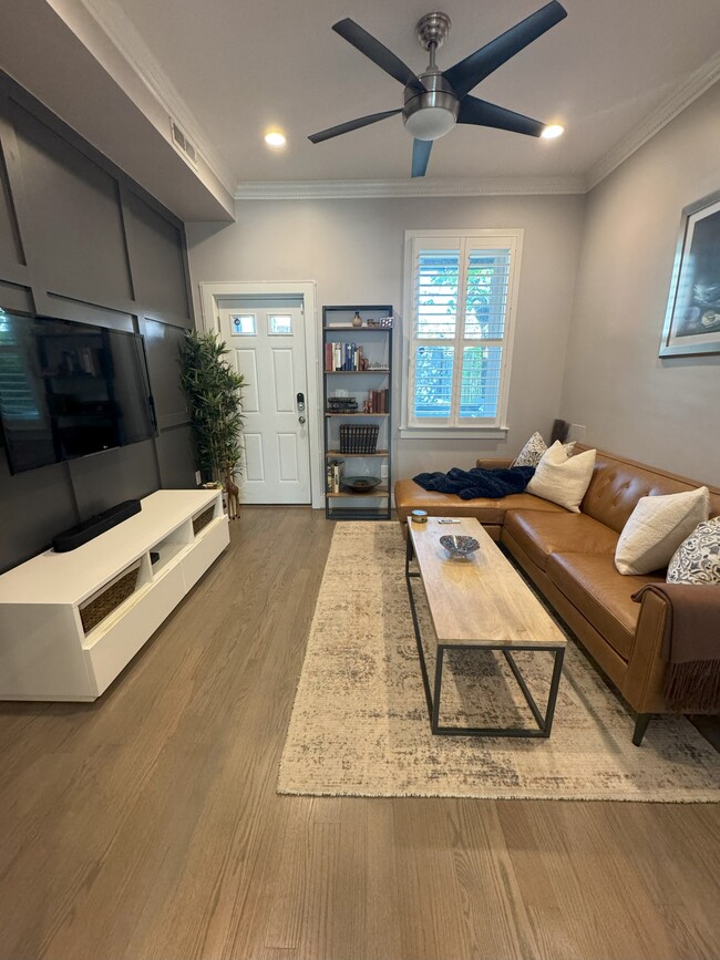 Family Room - 2029 N Capitol St NE