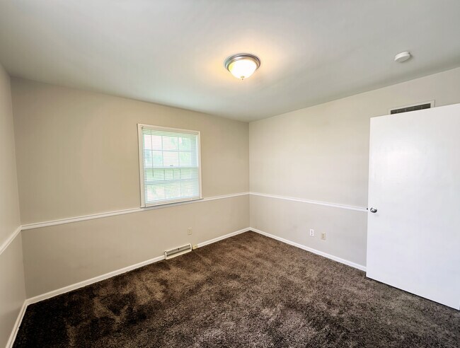 Foto del edificio - 8422 Travis Ln