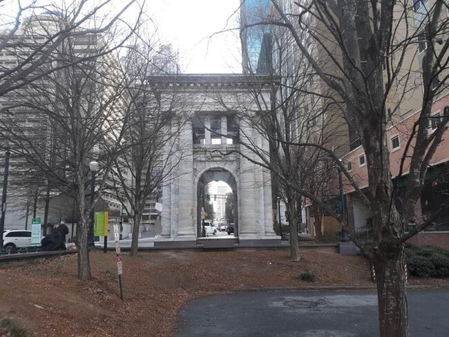 Building Photo - 300 W Peachtree St NW