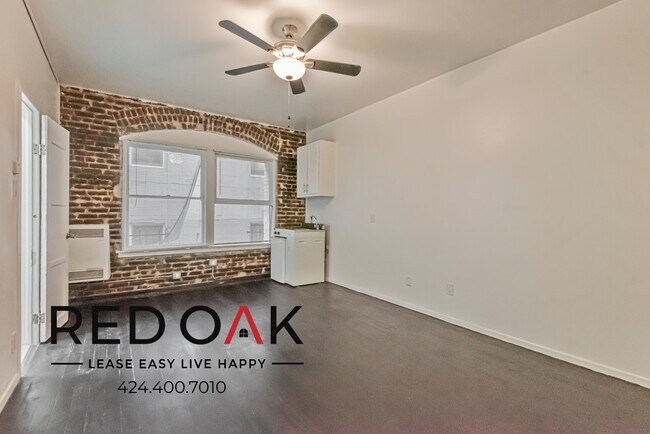 Building Photo - 854 S Oxford Ave