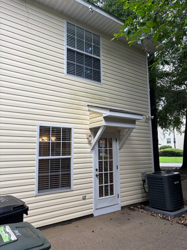 Building Photo - 3040 Camelliawood Cir E