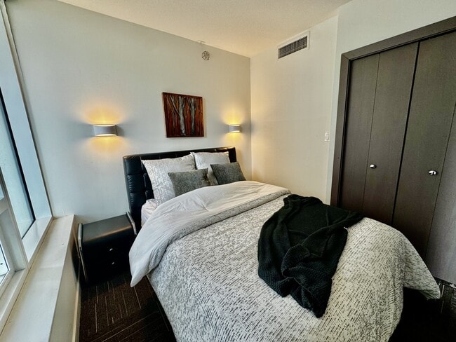 Building Photo - 38 Smithe St