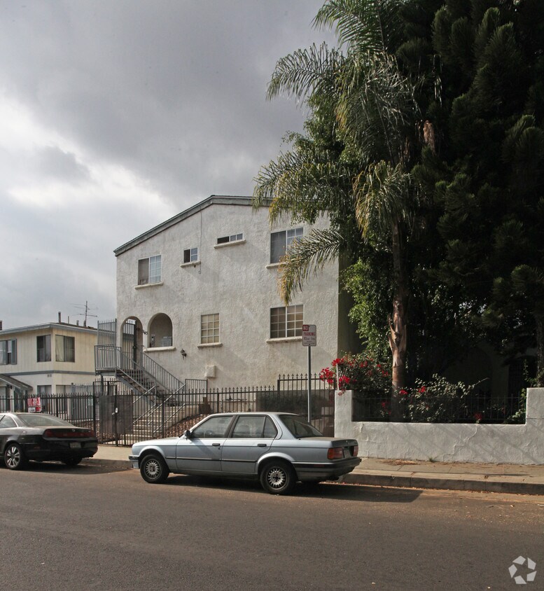 Foto del edificio - 1143 Wilcox Pl