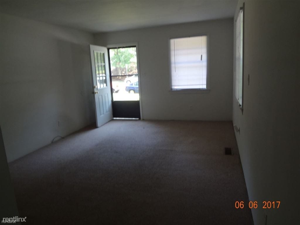 Building Photo - 2 br, 1 bath Apartment - Carolyn Apartments