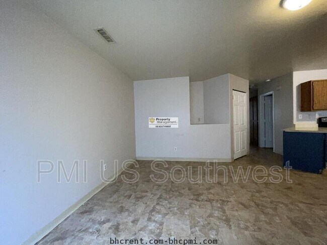 Building Photo - 8132 E Lakeshore Dr