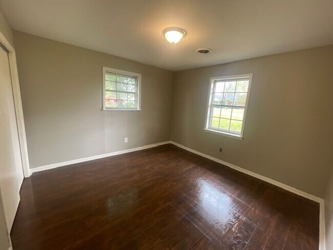 Foto del edificio - Renovated 3 Bedroom 2 Bath Home for Rent with 2 Car Garage!