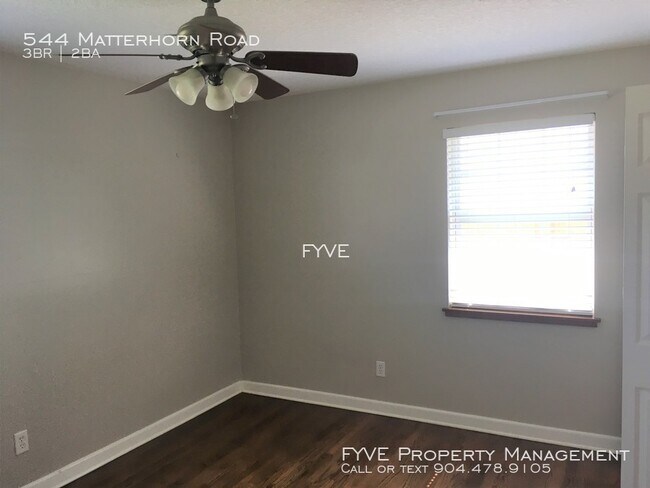 Building Photo - 3 Bedroom 2 Bath
