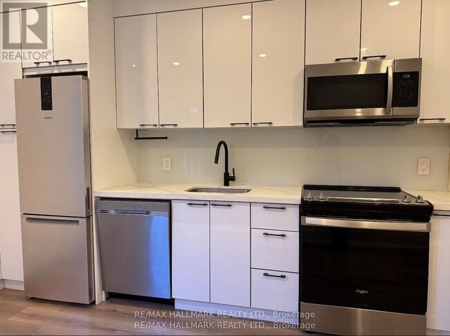 Building Photo - 13 Brookfield St