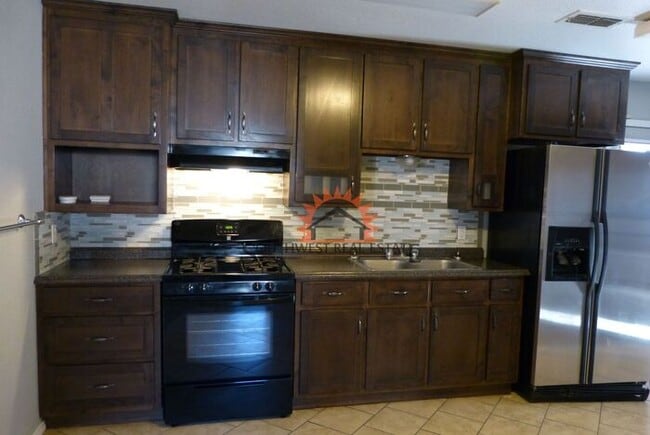 Building Photo - Cozy two bedrooms one bathroom apartment w...