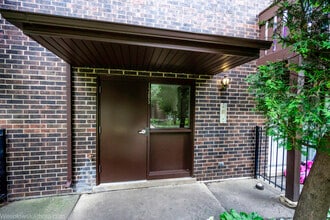 Building Photo - 1305 Turtle Creek Cir