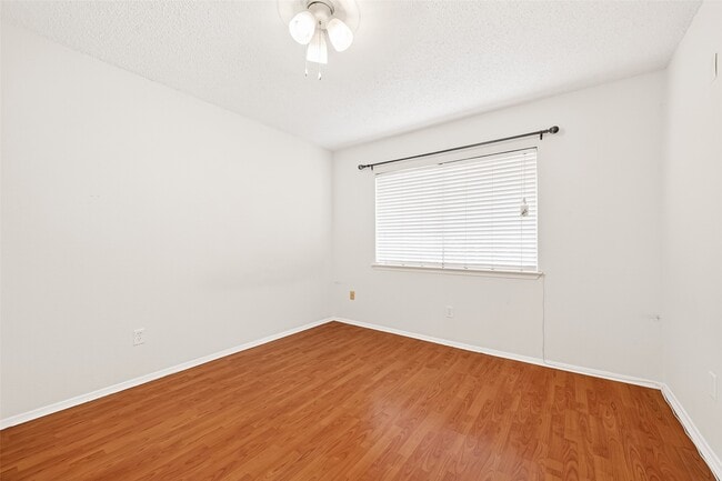Building Photo - 11677 Village Pl Dr