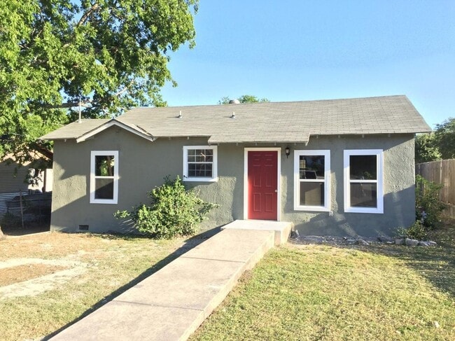 Photo - 710 Poinsettia Street House
