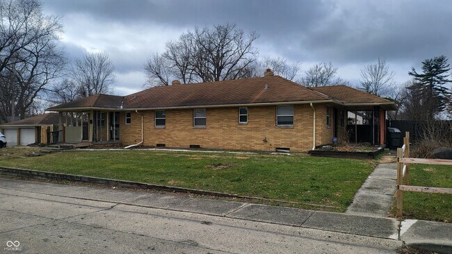 Building Photo - 1450 N Campbell Ave